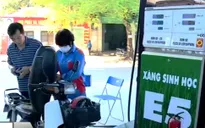 Kích cầu tiêu thụ xăng E5 bằng biện pháp hành chính