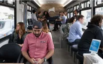 Lombard Express - Xe bus thông minh kết nối wifi