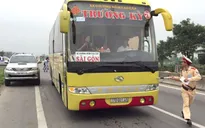 Xe khách 2 lần lao vào CSGT bị tước phù hiệu 1 tháng