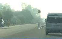 'Xe dù, bến cóc' ngang nhiên hoạt động trước trụ sở công an