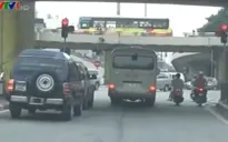 Xe khách trá hình hoạt động giữa trung tâm Hà Nội