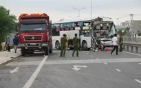Quảng Nam: Xe khách mất lái đâm xe tải, 1 người tử vong