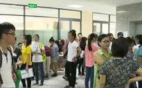 Thí sinh chen chúc rút, nộp hồ sơ trong ngày áp chót