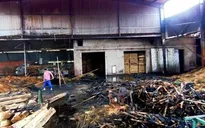 Hà Tĩnh: Xưởng gỗ bốc cháy ngùn ngụt trong đêm