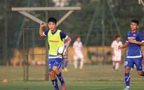Xuân Trường ra sân tập cùng U23 Việt Nam ngay sau khi hội quân