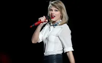 Taylor Swift ẵm 2 giải tại People’s Choice Awards 2016