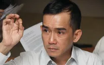 Ca sĩ Minh Thuận bật khóc khi gặp bố và em trai