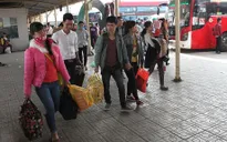 Điểm báo sáng 15/2: "Vã mồ hôi" trở lại thành phố sau dịp nghỉ Tết