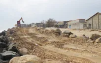 Xây kè tạm bảo vệ 45 hộ dân đang bị triều cường xâm thực đe dọa