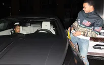 Vi vu trên siêu xe cùng bạn gái, Depay bị phạt