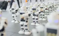 Xếp hàng mua iPhone 7 bằng robot