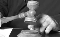 Bị phạt 15.000 USD nếu từ chối... kết hôn