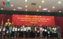 Lễ trao học bổng của Chính phủ Việt Nam cho con em Việt kiều Lào
