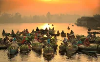 Mê mẩn vẻ đẹp khu chợ nổi ở Indonesia