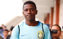 Ramires quyết chọc thủng lưới Becamex Bình Dương
