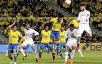 Sergio Ramos vừa ghi bàn, lập kỉ lục và cũng dính luôn thẻ đỏ