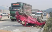 Xe container tông liên hoàn, 7 người nhập viện