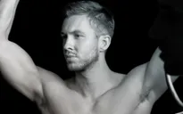 Sau tai nạn, Calvin Harris trở lại với cơ bụng "sát thủ"