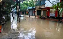 Hà Nội: Nhiều tuyến đường ngập lụt trong đêm 18/8 do ảnh hưởng từ cơn bão số 3