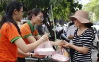 Tiếp sức mùa thi: Mát lòng với những suất cơm miễn phí