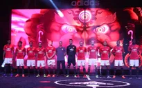 Ibrahimovic cực “ngầu” trong ngày ra mắt áo đấu mới của Man United