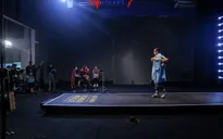 Top 7 Vietnam's Next Top Model 2016 vừa catwalk ngược vừa... cởi đồ