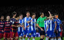 Barcelona thắng to, HLV Enrique vẫn nổi giận vì trọng tài