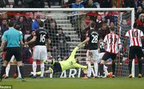 Man Utd lấm lưng sớm trên sân Sunderland