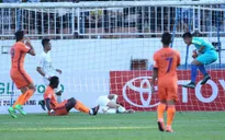 Chấn thương kinh hoàng của Văn Pho: Khi trọng tài thờ ơ với bạo lực tại V.League