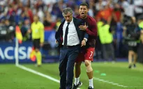 Phấn khích vì ở gần chức vô địch EURO, Ronaldo thử tài làm...HLV!