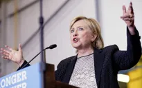 Hillary Clinton công khai thu nhập, thách thức Donald Trump