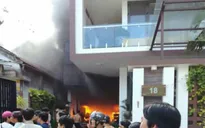 Cháy kho chứa lốp xe giữa khu đông dân cư ở Huế