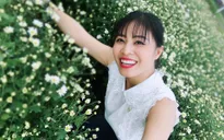 MC Hoàng Linh xinh đẹp giữa vườn cúc họa mi