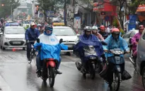 Không khí lạnh tràn về, người Hà Nội thấm mưa rét mùa đông