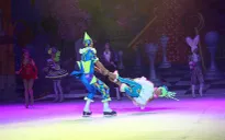 Lần đầu tiên biểu diễn xiếc trên băng ở Việt Nam