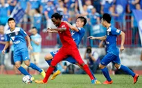 Ngoại binh Hải Phòng vái lạy trọng tài V.League