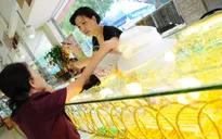 Sau 5 năm, giá vàng trong nước thấp hơn thế giới
