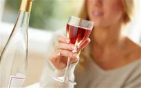 Uống rượu vừa phải giảm nguy cơ đột quỵ