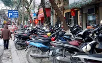Vỉa hè Hà Nội đang dành cho ai?
