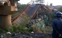 Đăk Lăk: Sập cầu sắt, 1 học sinh bị thương nặng