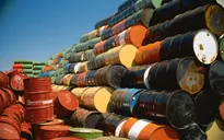 Giá dầu thế giới lao dốc mạnh do nguồn cung tăng