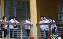 Nhiều thí sinh vẫn đắn đo khi đăng ký xét tuyển trực tuyến