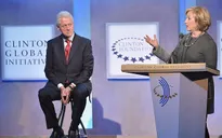 Ông Trump dọa đưa vụ bê bối tình cảm của chồng bà Hillary ra cuộc tranh luận