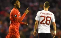 Liverpool chôn vùi giấc mơ của Man Utd nhờ 2 bàn thắng gây tranh cãi