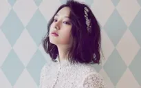 "Trung úy" Kim Ji Won khoe vẻ yêu kiều trong bộ ảnh mới