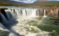 Những hình ảnh cầu vồng vắt qua núi ngoạn mục ở Iceland
