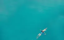Ngắm bộ ảnh cưới siêu độc của cặp đôi dùng máy bay không người lái