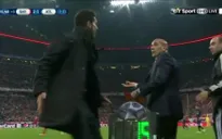 HLV Simeone bị tố đánh trọng tài trong trận bán kết lượt về với Bayern