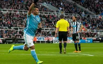 Aguero việt vị khi ghi bàn thứ 100 trong trận hòa bất ngờ của Man City