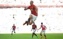 VIDEO: Ibra đánh đầu không thể cản phá, đưa Man Utd lên đỉnh nước Anh